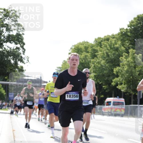 29.06.2025 - hella hamburg halbmarathon Jannik Wohlers http://msf.ph/oto/8224379 29.06.2025 09:51:21 Lombardsbrücke 1520, 1570, 1903, 2653, 2880, 3437, 4634, 4843, 4865, 4991, 5410, 6490, 7092, 7105, 7363, 8346, 8359, 8871, 8900, 9114, 9364, 10319, 10375, 10480, 10669, 10934, 11021, 11417, 11714, 12623, 12711, 12712, 13183, 13196, 13479, 14346, 14861, 15185, 15542, 15828, 15932, 15935, 16281, 16503, 17381, 17382, 17406, 18049, 18330, 18356, 18399, 18539, 18764 meine-sportfotos.de