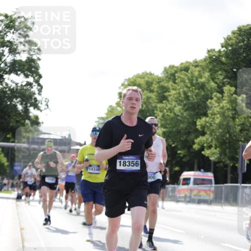 29.06.2025 - hella hamburg halbmarathon Jannik Wohlers http://msf.ph/oto/8224402 29.06.2025 09:51:21 Lombardsbrücke 1520, 1570, 1903, 2653, 2880, 3437, 4634, 4843, 4865, 4991, 5410, 6490, 7092, 7105, 7363, 8346, 8359, 8871, 8900, 9114, 9364, 10319, 10375, 10480, 10669, 10934, 11021, 11417, 11714, 12623, 12711, 12712, 13183, 13196, 13479, 14346, 14861, 15185, 15542, 15828, 15932, 15935, 16281, 16503, 17381, 17382, 17406, 18049, 18330, 18356, 18399, 18539, 18764 meine-sportfotos.de