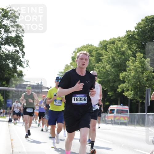 29.06.2025 - hella hamburg halbmarathon Jannik Wohlers http://msf.ph/oto/8224424 29.06.2025 09:51:22 Lombardsbrücke 1520, 1903, 2653, 2880, 3437, 4634, 4843, 4865, 4991, 5014, 5129, 6490, 7092, 7105, 8074, 8346, 8359, 8871, 8900, 9114, 10319, 10375, 10480, 10669, 10691, 10934, 11021, 11417, 11714, 12623, 12711, 12712, 13183, 13196, 13479, 14346, 14861, 15164, 15185, 15542, 15828, 15932, 15935, 16281, 16503, 17381, 17382, 17406, 18049, 18330, 18356, 18399, 18539, 18764 meine-sportfotos.de