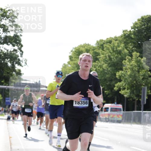 29.06.2025 - hella hamburg halbmarathon Jannik Wohlers http://msf.ph/oto/8224435 29.06.2025 09:51:22 Lombardsbrücke 1520, 1903, 2653, 2880, 3437, 4634, 4843, 4865, 4991, 5014, 5129, 6490, 7092, 7105, 8074, 8346, 8359, 8871, 8900, 9114, 10319, 10375, 10480, 10669, 10691, 10934, 11021, 11417, 11714, 12623, 12711, 12712, 13183, 13196, 13479, 14346, 14861, 15164, 15185, 15542, 15828, 15932, 15935, 16281, 16503, 17381, 17382, 17406, 18049, 18330, 18356, 18399, 18539, 18764 meine-sportfotos.de