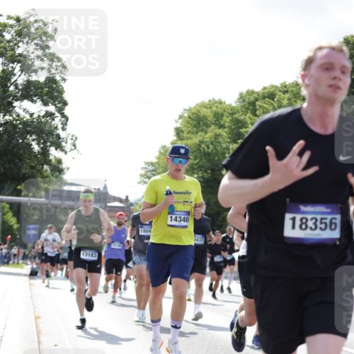 29.06.2025 - hella hamburg halbmarathon Jannik Wohlers http://msf.ph/oto/8224463 29.06.2025 09:51:22 Lombardsbrücke 1520, 1903, 2653, 2880, 3437, 4634, 4843, 4865, 4991, 5014, 5129, 6490, 7092, 7105, 8074, 8346, 8359, 8871, 8900, 9114, 10319, 10375, 10480, 10669, 10691, 10934, 11021, 11417, 11714, 12623, 12711, 12712, 13183, 13196, 13479, 14346, 14861, 15164, 15185, 15542, 15828, 15932, 15935, 16281, 16503, 17381, 17382, 17406, 18049, 18330, 18356, 18399, 18539, 18764 meine-sportfotos.de