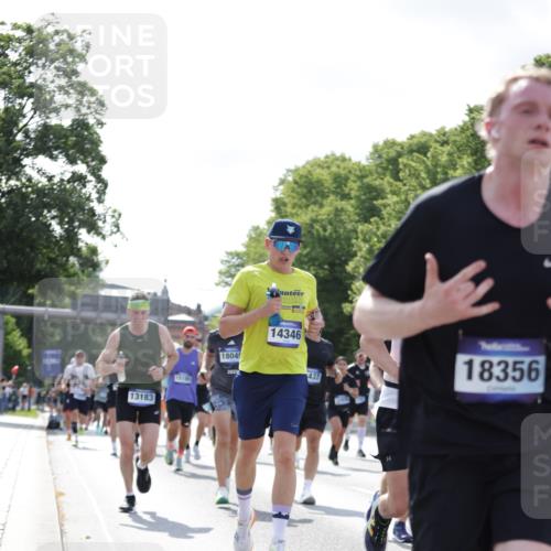 29.06.2025 - hella hamburg halbmarathon Jannik Wohlers http://msf.ph/oto/8224486 29.06.2025 09:51:22 Lombardsbrücke 1520, 1903, 2653, 2880, 3437, 4634, 4843, 4865, 4991, 5014, 5129, 6490, 7092, 7105, 8074, 8346, 8359, 8871, 8900, 9114, 10319, 10375, 10480, 10669, 10691, 10934, 11021, 11417, 11714, 12623, 12711, 12712, 13183, 13196, 13479, 14346, 14861, 15164, 15185, 15542, 15828, 15932, 15935, 16281, 16503, 17381, 17382, 17406, 18049, 18330, 18356, 18399, 18539, 18764 meine-sportfotos.de