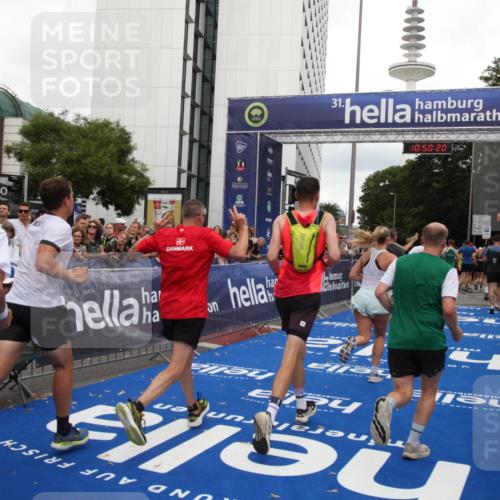29.06.2025 - hella hamburg halbmarathon Michael Strokosch http://msf.ph/oto/8224532 29.06.2025 10:50:19 Ziel 1119, 3296, 4933, 7176, 7930, 7932, 8921, 10371, 11607, 12235, 12949, 13609, 13690, 15620, 16000, 16242, 18499, 18811, 19040 meine-sportfotos.de
