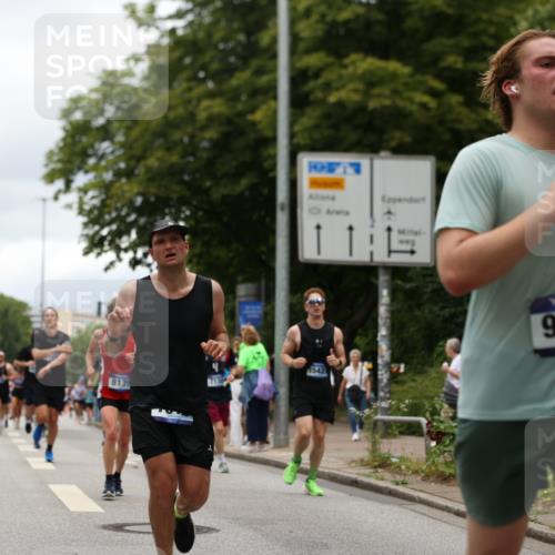 29.06.2025 - hella hamburg halbmarathon Yannick Fuchs http://msf.ph/oto/8224582 29.06.2025 10:46:25 20KM 2444, 2814, 3715, 4121, 4557, 4558, 4837, 5032, 5093, 5116, 5378, 5399, 5482, 6164, 6390, 6561, 6562, 7130, 7312, 7475, 7732, 7896, 8139, 8172, 8316, 8661, 8720, 8977, 9093, 9145, 9876, 10115, 11459, 12135, 12519, 13301, 13327, 14300, 14791, 15001, 15144, 15275, 15427, 15446, 15506, 15690, 16320, 16357, 17773, 18801 meine-sportfotos.de