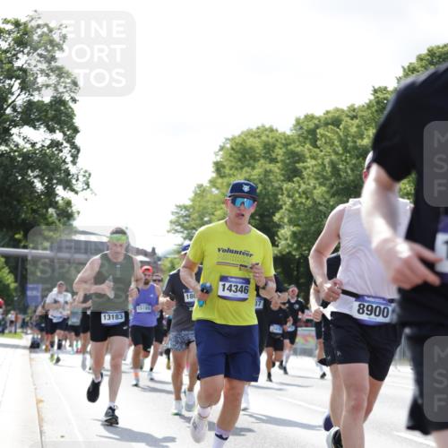 29.06.2025 - hella hamburg halbmarathon Jannik Wohlers http://msf.ph/oto/8224586 29.06.2025 09:51:23 Lombardsbrücke 1520, 1903, 2653, 3437, 4634, 4843, 4865, 4991, 5014, 5129, 6490, 6700, 6770, 7092, 7105, 8074, 8346, 8359, 8900, 9114, 9358, 10319, 10375, 10480, 10669, 10691, 10934, 11021, 11417, 11714, 12623, 12711, 12712, 13183, 13196, 13479, 14346, 14861, 15164, 15185, 15542, 15828, 15846, 15932, 15935, 16281, 16503, 17381, 17382, 17406, 18049, 18330, 18356, 18399, 18539, 18764 meine-sportfotos.de