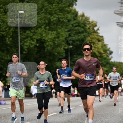 29.06.2025 - hella hamburg halbmarathon Dr. Thomas Lammeyer http://msf.ph/oto/8224627 29.06.2025 10:13:09 Kennedybrücke 1823, 2427, 3762, 4592, 4859, 7081, 7198, 9297, 9306, 9823, 9951, 9958, 10035, 10092, 10194, 10609 meine-sportfotos.de