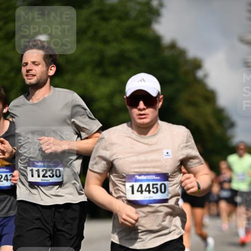 29.06.2025 - hella hamburg halbmarathon Dr. Thomas Lammeyer http://msf.ph/oto/8224692 29.06.2025 09:49:56 Kennedybrücke 1344, 1577, 1889, 2243, 4477, 4944, 5048, 5152, 5660, 7466, 7534, 7628, 7901, 8312, 8323, 10298, 10865, 10927, 11230, 11304 meine-sportfotos.de