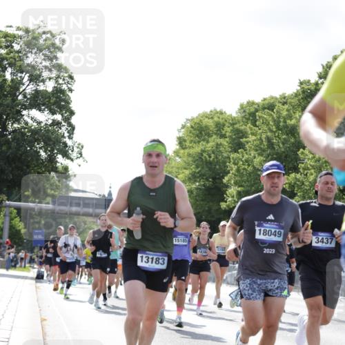 29.06.2025 - hella hamburg halbmarathon Jannik Wohlers http://msf.ph/oto/8224713 29.06.2025 09:51:24 Lombardsbrücke 1569, 1903, 2653, 3437, 4865, 4991, 5014, 5129, 6490, 6700, 6770, 7092, 8074, 8346, 8359, 8900, 9114, 9358, 10319, 10375, 10480, 10669, 10691, 10934, 11021, 11417, 11714, 12623, 12711, 12712, 13183, 13479, 14346, 14861, 15164, 15185, 15542, 15828, 15846, 15932, 15935, 16281, 16503, 17381, 17382, 17406, 18049, 18330, 18356, 18399, 18539, 18764 meine-sportfotos.de