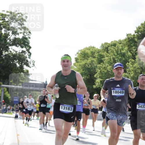 29.06.2025 - hella hamburg halbmarathon Jannik Wohlers http://msf.ph/oto/8224731 29.06.2025 09:51:24 Lombardsbrücke 1569, 1903, 2653, 3437, 4865, 4991, 5014, 5129, 6490, 6700, 6770, 7092, 8074, 8346, 8359, 8900, 9114, 9358, 10319, 10375, 10480, 10669, 10691, 10934, 11021, 11417, 11714, 12623, 12711, 12712, 13183, 13479, 14346, 14861, 15164, 15185, 15542, 15828, 15846, 15932, 15935, 16281, 16503, 17381, 17382, 17406, 18049, 18330, 18356, 18399, 18539, 18764 meine-sportfotos.de