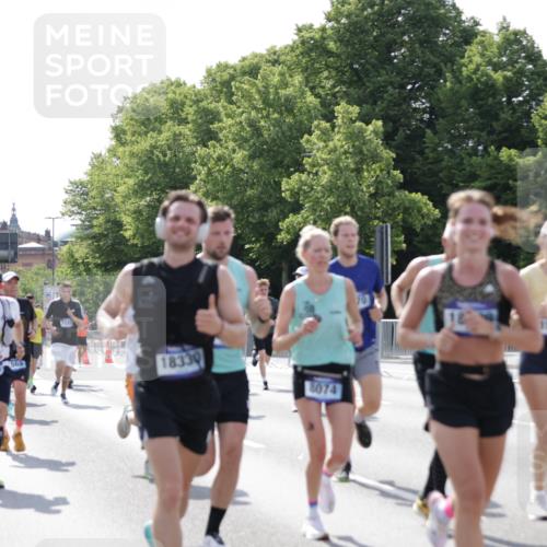 29.06.2025 - hella hamburg halbmarathon Jannik Wohlers http://msf.ph/oto/8224820 29.06.2025 09:51:28 Lombardsbrücke 1312, 1353, 1569, 1903, 2653, 3437, 3697, 4865, 4991, 5014, 5047, 5129, 5987, 6490, 6700, 6705, 6770, 7092, 7185, 8074, 8346, 8359, 8900, 9358, 10319, 10375, 10691, 10934, 11021, 11714, 12623, 12711, 12712, 13183, 14226, 14228, 14346, 14861, 15164, 15185, 15206, 15846, 15932, 15935, 16503, 17016, 17403, 17406, 17733, 17911, 18049, 18330, 18356, 18399, 18764, 18772 meine-sportfotos.de