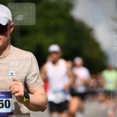 29.06.2025 - hella hamburg halbmarathon Dr. Thomas Lammeyer http://msf.ph/oto/8224854 29.06.2025 09:49:56 Kennedybrücke 1344, 1577, 1889, 2243, 4477, 4944, 5048, 5152, 5660, 7466, 7534, 7628, 7901, 8312, 8323, 10298, 10865, 10927, 11230, 11304 meine-sportfotos.de