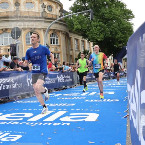 29.06.2025 - hella hamburg halbmarathon Strokosch-Dieckow http://msf.ph/oto/8224898 29.06.2025 10:30:38 Ziel 2460, 2851, 3845, 7055, 7231, 7481, 8318, 11413, 12049, 15253, 17322, 18235 meine-sportfotos.de
