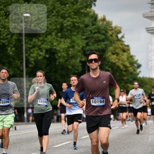 29.06.2025 - hella hamburg halbmarathon Dr. Thomas Lammeyer http://msf.ph/oto/8224966 29.06.2025 10:13:10 Kennedybrücke 1823, 2427, 3762, 4592, 4859, 7081, 7198, 9297, 9306, 9823, 9951, 9958, 10035, 10092, 10194, 10609 meine-sportfotos.de