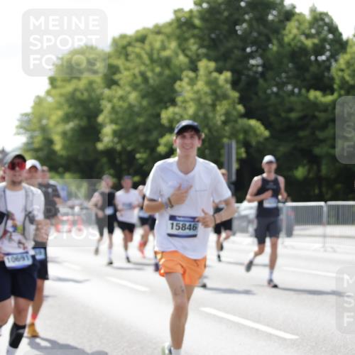 29.06.2025 - hella hamburg halbmarathon Jannik Wohlers http://msf.ph/oto/8224975 29.06.2025 09:51:30 Lombardsbrücke 1312, 1353, 1569, 2653, 3437, 3697, 4991, 5014, 5047, 5129, 5987, 6490, 6700, 6705, 6770, 7092, 7185, 8074, 8346, 8359, 8900, 9358, 10319, 10375, 10691, 10934, 10978, 11021, 11714, 12438, 12623, 12711, 12712, 13183, 14226, 14228, 14346, 14861, 15164, 15185, 15206, 15451, 15846, 15932, 15935, 16052, 16503, 17016, 17403, 17406, 17733, 17911, 18049, 18304, 18330, 18356, 18399, 18772 meine-sportfotos.de