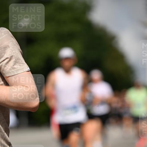 29.06.2025 - hella hamburg halbmarathon Dr. Thomas Lammeyer http://msf.ph/oto/8225006 29.06.2025 09:49:57 Kennedybrücke 1344, 1577, 1889, 2243, 4477, 4944, 5048, 5152, 5660, 7466, 7534, 7628, 7901, 8312, 8323, 10298, 10865, 10927, 11230, 11304 meine-sportfotos.de