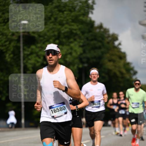 29.06.2025 - hella hamburg halbmarathon Dr. Thomas Lammeyer http://msf.ph/oto/8225015 29.06.2025 09:49:57 Kennedybrücke 1344, 1577, 1889, 2243, 4477, 4944, 5048, 5152, 5660, 7466, 7534, 7628, 7901, 8312, 8323, 10298, 10865, 10927, 11230, 11304 meine-sportfotos.de