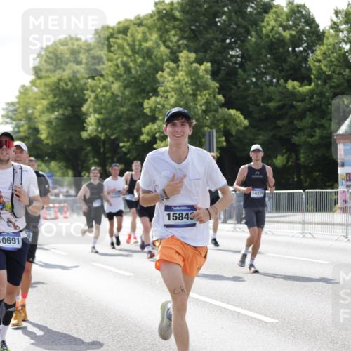 29.06.2025 - hella hamburg halbmarathon Jannik Wohlers http://msf.ph/oto/8225039 29.06.2025 09:51:30 Lombardsbrücke 1312, 1353, 1569, 2653, 3437, 3697, 4991, 5014, 5047, 5129, 5987, 6490, 6700, 6705, 6770, 7092, 7185, 8074, 8346, 8359, 8900, 9358, 10319, 10375, 10691, 10934, 10978, 11021, 11714, 12438, 12623, 12711, 12712, 13183, 14226, 14228, 14346, 14861, 15164, 15185, 15206, 15451, 15846, 15932, 15935, 16052, 16503, 17016, 17403, 17406, 17733, 17911, 18049, 18304, 18330, 18356, 18399, 18772 meine-sportfotos.de