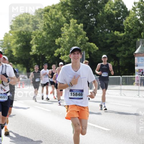 29.06.2025 - hella hamburg halbmarathon Jannik Wohlers http://msf.ph/oto/8225103 29.06.2025 09:51:30 Lombardsbrücke 1312, 1353, 1569, 2653, 3437, 3697, 4991, 5014, 5047, 5129, 5987, 6490, 6700, 6705, 6770, 7092, 7185, 8074, 8346, 8359, 8900, 9358, 10319, 10375, 10691, 10934, 10978, 11021, 11714, 12438, 12623, 12711, 12712, 13183, 14226, 14228, 14346, 14861, 15164, 15185, 15206, 15451, 15846, 15932, 15935, 16052, 16503, 17016, 17403, 17406, 17733, 17911, 18049, 18304, 18330, 18356, 18399, 18772 meine-sportfotos.de