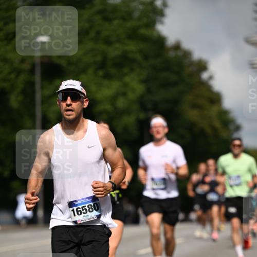 29.06.2025 - hella hamburg halbmarathon Dr. Thomas Lammeyer http://msf.ph/oto/8225132 29.06.2025 09:49:57 Kennedybrücke 1344, 1577, 1889, 2243, 4477, 4944, 5048, 5152, 5660, 7466, 7534, 7628, 7901, 8312, 8323, 10298, 10865, 10927, 11230, 11304 meine-sportfotos.de