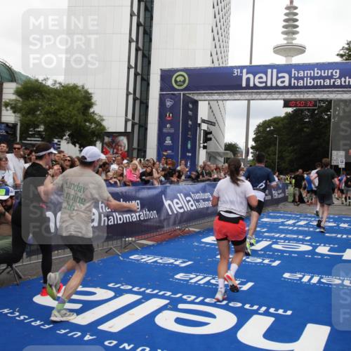 29.06.2025 - hella hamburg halbmarathon Michael Strokosch http://msf.ph/oto/8225171 29.06.2025 10:50:31 Ziel 3414, 4127, 4247, 5447, 6795, 8153, 8899, 11455, 12035, 12624, 14626, 17319, 18394 meine-sportfotos.de