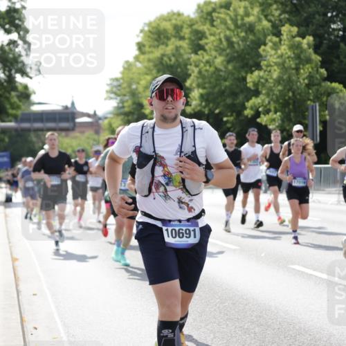29.06.2025 - hella hamburg halbmarathon Jannik Wohlers http://msf.ph/oto/8225178 29.06.2025 09:51:31 Lombardsbrücke 1312, 1353, 1569, 2653, 3437, 3697, 4991, 5014, 5047, 5129, 5231, 5987, 6700, 6705, 6770, 7092, 7185, 8074, 8346, 8359, 8900, 9358, 10319, 10375, 10691, 10934, 10978, 11021, 11714, 12438, 12623, 12711, 12712, xxx, 13183, 14226, 14228, 14346, 14861, 15164, 15185, 15206, 15451, 15846, 15932, 15935, 16052, 16503, 17016, 17403, 17406, 17733, 17911, 18049, 18304, 18330, 18356, 18399, 18772, 18878 meine-sportfotos.de