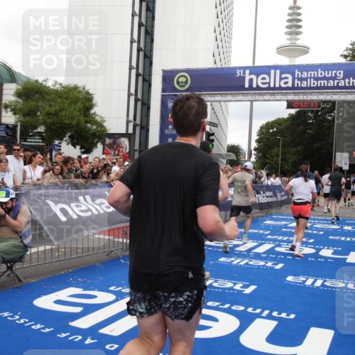 29.06.2025 - hella hamburg halbmarathon Michael Strokosch http://msf.ph/oto/8225186 29.06.2025 10:50:32 Ziel 3414, 4127, 4247, 5447, 6795, 8153, 8899, 11455, 12035, 12624, 14626, 17319, 18394 meine-sportfotos.de