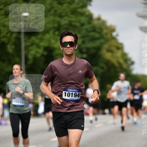 29.06.2025 - hella hamburg halbmarathon Dr. Thomas Lammeyer http://msf.ph/oto/8225204 29.06.2025 10:13:11 Kennedybrücke 1823, 2427, 3762, 4592, 4859, 7081, 7198, 9297, 9306, 9951, 9958, 10035, 10092, 10194, 10609 meine-sportfotos.de
