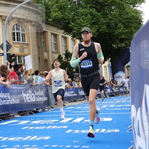 29.06.2025 - hella hamburg halbmarathon Strokosch-Dieckow http://msf.ph/oto/8225212 29.06.2025 10:30:43 Ziel 2851, 3379, 7055, 7481, 9381, 9508, 17322, 18235, 18871 meine-sportfotos.de