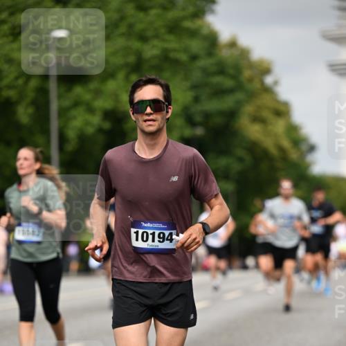29.06.2025 - hella hamburg halbmarathon Dr. Thomas Lammeyer http://msf.ph/oto/8225222 29.06.2025 10:13:11 Kennedybrücke 1823, 2427, 3762, 4592, 4859, 7081, 7198, 9297, 9306, 9951, 9958, 10035, 10092, 10194, 10609 meine-sportfotos.de