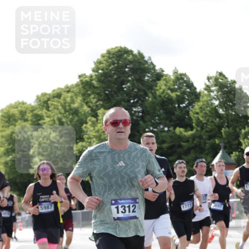 29.06.2025 - hella hamburg halbmarathon Jannik Wohlers http://msf.ph/oto/8225239 29.06.2025 09:51:33 Lombardsbrücke 1312, 1353, 1569, 2653, 3437, 3697, 5014, 5047, 5129, 5231, 5336, 5987, 6700, 6705, 6770, 7092, 7185, 8074, 8346, 8359, 8564, 8900, 9358, 9659, 10319, 10691, 10934, 10978, 11021, 11714, 12438, 12623, xxx, 13183, 14226, 14228, 14346, 14462, 14861, 15164, 15185, 15206, 15451, 15846, 15932, 15935, 16052, 16503, 17016, 17403, 17406, 17733, 17911, 18049, 18304, 18330, 18356, 18399, 18772, 18878 meine-sportfotos.de