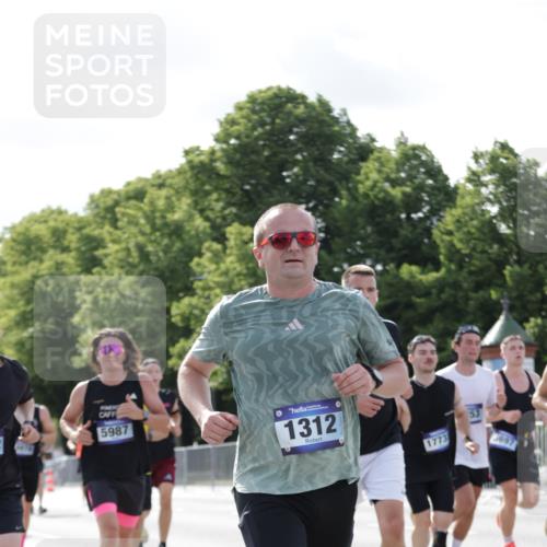 29.06.2025 - hella hamburg halbmarathon Jannik Wohlers http://msf.ph/oto/8225249 29.06.2025 09:51:33 Lombardsbrücke 1312, 1353, 1569, 2653, 3437, 3697, 5014, 5047, 5129, 5231, 5336, 5987, 6700, 6705, 6770, 7092, 7185, 8074, 8346, 8359, 8564, 8900, 9358, 9659, 10319, 10691, 10934, 10978, 11021, 11714, 12438, 12623, xxx, 13183, 14226, 14228, 14346, 14462, 14861, 15164, 15185, 15206, 15451, 15846, 15932, 15935, 16052, 16503, 17016, 17403, 17406, 17733, 17911, 18049, 18304, 18330, 18356, 18399, 18772, 18878 meine-sportfotos.de