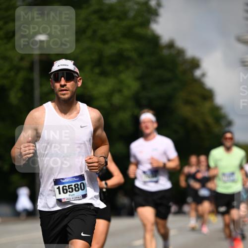 29.06.2025 - hella hamburg halbmarathon Dr. Thomas Lammeyer http://msf.ph/oto/8225273 29.06.2025 09:49:57 Kennedybrücke 1344, 1577, 1889, 2243, 4477, 4944, 5048, 5152, 5660, 7466, 7534, 7628, 7901, 8312, 8323, 10298, 10865, 10927, 11230, 11304 meine-sportfotos.de
