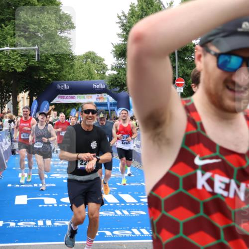 29.06.2025 - hella hamburg halbmarathon Zöllner http://msf.ph/oto/8225294 29.06.2025 10:52:52 Ziel 1257, 1258, 1657, 2287, 2444, 2814, 2910, 4557, 4558, 5077, 5169, 5194, 8172, 8720, 8955, 9065, 9163, 10811, 11217, 11992, 14198, 14286, 14805, 16467, 17198, 18331, 19244 meine-sportfotos.de