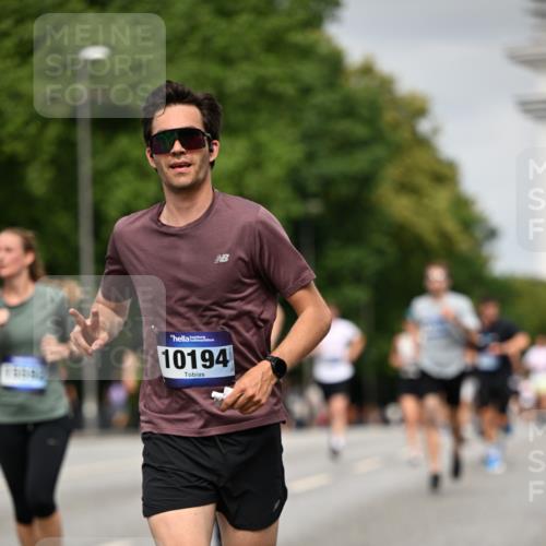29.06.2025 - hella hamburg halbmarathon Dr. Thomas Lammeyer http://msf.ph/oto/8225299 29.06.2025 10:13:11 Kennedybrücke 1823, 2427, 3762, 4592, 4859, 7081, 7198, 9297, 9306, 9951, 9958, 10035, 10092, 10194, 10609 meine-sportfotos.de