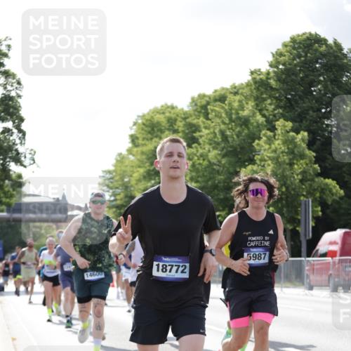 29.06.2025 - hella hamburg halbmarathon Jannik Wohlers http://msf.ph/oto/8225395 29.06.2025 09:51:33 Lombardsbrücke 1312, 1353, 1569, 2653, 3437, 3697, 5014, 5047, 5129, 5231, 5336, 5987, 6700, 6705, 6770, 7092, 7185, 8074, 8346, 8359, 8564, 8900, 9358, 9659, 10319, 10691, 10934, 10978, 11021, 11714, 12438, 12623, xxx, 13183, 14226, 14228, 14346, 14462, 14861, 15164, 15185, 15206, 15451, 15846, 15932, 15935, 16052, 16503, 17016, 17403, 17406, 17733, 17911, 18049, 18304, 18330, 18356, 18399, 18772, 18878 meine-sportfotos.de