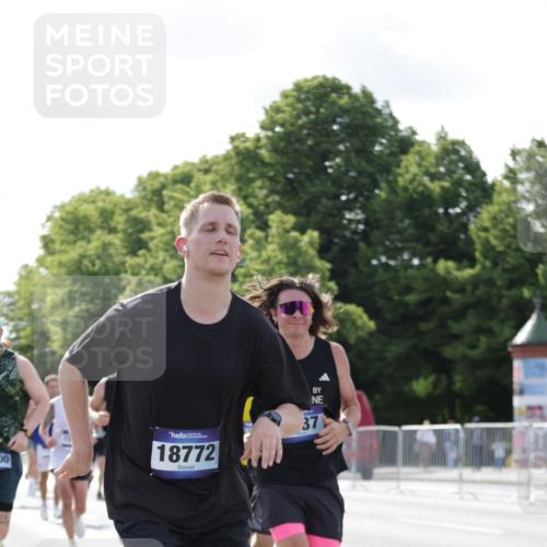 29.06.2025 - hella hamburg halbmarathon Jannik Wohlers http://msf.ph/oto/8225405 29.06.2025 09:51:34 Lombardsbrücke 1312, 1353, 1569, 1763, 2653, 3437, 3697, 5014, 5047, 5129, 5231, 5336, 5690, 5987, 6700, 6705, 6770, 7092, 7185, 8074, 8346, 8359, 8564, 8900, 9358, 9659, 10319, 10691, 10978, 11021, 11714, 12438, 12623, xxx, 13183, 14226, 14228, 14346, 14462, 15164, 15185, 15206, 15451, 15846, 15935, 16052, 16503, 17016, 17403, 17406, 17733, 17911, 18049, 18304, 18330, 18356, 18399, 18772, 18829, 18878 meine-sportfotos.de