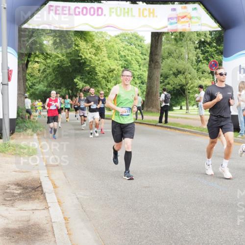29.06.2025 - hella hamburg halbmarathon MichiJ http://msf.ph/oto/8225456 29.06.2025 10:25:22 Zwischen KM18-KM19 1385, 2121, 2399, 5042, 6915, 6993, 7154, 11833, 12916, 13991, 14601, 16158, 17217 meine-sportfotos.de
