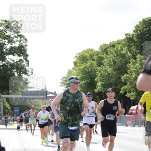 29.06.2025 - hella hamburg halbmarathon Jannik Wohlers http://msf.ph/oto/8225463 29.06.2025 09:51:34 Lombardsbrücke 1312, 1353, 1569, 1763, 2653, 3437, 3697, 5014, 5047, 5129, 5231, 5336, 5690, 5987, 6700, 6705, 6770, 7092, 7185, 8074, 8346, 8359, 8564, 8900, 9358, 9659, 10319, 10691, 10978, 11021, 11714, 12438, 12623, xxx, 13183, 14226, 14228, 14346, 14462, 15164, 15185, 15206, 15451, 15846, 15935, 16052, 16503, 17016, 17403, 17406, 17733, 17911, 18049, 18304, 18330, 18356, 18399, 18772, 18829, 18878 meine-sportfotos.de