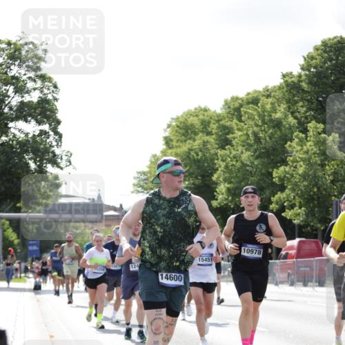 29.06.2025 - hella hamburg halbmarathon Jannik Wohlers http://msf.ph/oto/8225486 29.06.2025 09:51:34 Lombardsbrücke 1312, 1353, 1569, 1763, 2653, 3437, 3697, 5014, 5047, 5129, 5231, 5336, 5690, 5987, 6700, 6705, 6770, 7092, 7185, 8074, 8346, 8359, 8564, 8900, 9358, 9659, 10319, 10691, 10978, 11021, 11714, 12438, 12623, xxx, 13183, 14226, 14228, 14346, 14462, 15164, 15185, 15206, 15451, 15846, 15935, 16052, 16503, 17016, 17403, 17406, 17733, 17911, 18049, 18304, 18330, 18356, 18399, 18772, 18829, 18878 meine-sportfotos.de