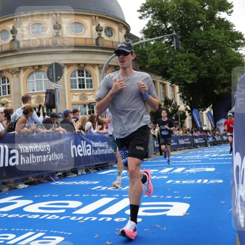 29.06.2025 - hella hamburg halbmarathon Strokosch-Dieckow http://msf.ph/oto/8225523 29.06.2025 10:30:49 Ziel 3379, 7055, 7880, 9381, 9508, 18871 meine-sportfotos.de