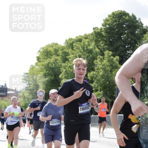 29.06.2025 - hella hamburg halbmarathon Jannik Wohlers http://msf.ph/oto/8225535 29.06.2025 09:51:36 Lombardsbrücke 1057, 1312, 1353, 1569, 1763, 3437, 3697, 5014, 5047, 5129, 5231, 5336, 5690, 5987, 6700, 6705, 6770, 7185, 7710, 8074, 8359, 8564, 8900, 9358, 9659, 10319, 10691, 10978, 11021, 11714, 12438, 12623, xxx, 13183, 14226, 14228, 14346, 14462, 15164, 15185, 15206, 15451, 15846, 15935, 16052, 16503, 16547, 17016, 17403, 17406, 17733, 17911, 18049, 18304, 18330, 18399, 18772, 18829, 18878, 19009 meine-sportfotos.de