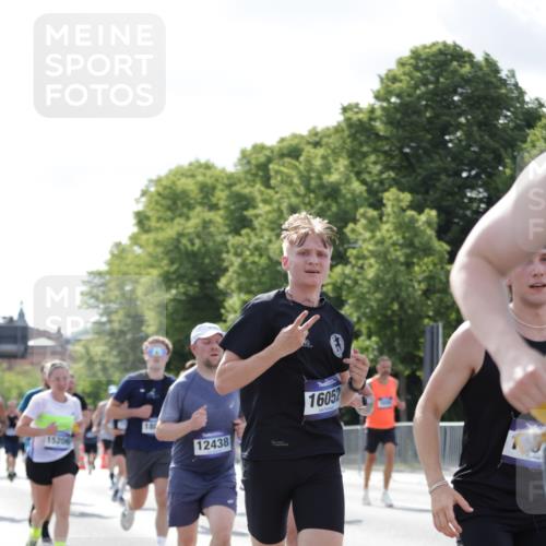 29.06.2025 - hella hamburg halbmarathon Jannik Wohlers http://msf.ph/oto/8225548 29.06.2025 09:51:36 Lombardsbrücke 1057, 1312, 1353, 1569, 1763, 3437, 3697, 5014, 5047, 5129, 5231, 5336, 5690, 5987, 6700, 6705, 6770, 7185, 7710, 8074, 8359, 8564, 8900, 9358, 9659, 10319, 10691, 10978, 11021, 11714, 12438, 12623, xxx, 13183, 14226, 14228, 14346, 14462, 15164, 15185, 15206, 15451, 15846, 15935, 16052, 16503, 16547, 17016, 17403, 17406, 17733, 17911, 18049, 18304, 18330, 18399, 18772, 18829, 18878, 19009 meine-sportfotos.de