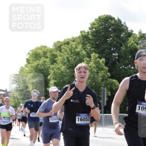 29.06.2025 - hella hamburg halbmarathon Jannik Wohlers http://msf.ph/oto/8225565 29.06.2025 09:51:36 Lombardsbrücke 1057, 1312, 1353, 1569, 1763, 3437, 3697, 5014, 5047, 5129, 5231, 5336, 5690, 5987, 6700, 6705, 6770, 7185, 7710, 8074, 8359, 8564, 8900, 9358, 9659, 10319, 10691, 10978, 11021, 11714, 12438, 12623, xxx, 13183, 14226, 14228, 14346, 14462, 15164, 15185, 15206, 15451, 15846, 15935, 16052, 16503, 16547, 17016, 17403, 17406, 17733, 17911, 18049, 18304, 18330, 18399, 18772, 18829, 18878, 19009 meine-sportfotos.de