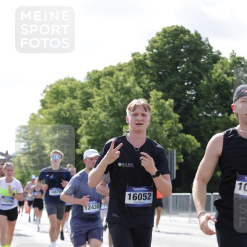 29.06.2025 - hella hamburg halbmarathon Jannik Wohlers http://msf.ph/oto/8225579 29.06.2025 09:51:36 Lombardsbrücke 1057, 1312, 1353, 1569, 1763, 3437, 3697, 5014, 5047, 5129, 5231, 5336, 5690, 5987, 6700, 6705, 6770, 7185, 7710, 8074, 8359, 8564, 8900, 9358, 9659, 10319, 10691, 10978, 11021, 11714, 12438, 12623, xxx, 13183, 14226, 14228, 14346, 14462, 15164, 15185, 15206, 15451, 15846, 15935, 16052, 16503, 16547, 17016, 17403, 17406, 17733, 17911, 18049, 18304, 18330, 18399, 18772, 18829, 18878, 19009 meine-sportfotos.de