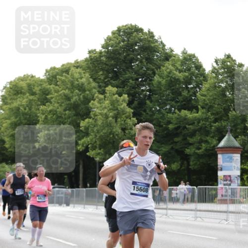 29.06.2025 - hella hamburg halbmarathon Jannik Wohlers http://msf.ph/oto/8225614 29.06.2025 10:27:38 Lombardsbrücke 1148, 5177, 5369, 5847, 6632, 7497, 8215, 9567, 11692, 11739, 12780, 12823, 12842, 13568, 13678, 13860, 14155, 15123, 15607, 15608, 16569, 16804 meine-sportfotos.de
