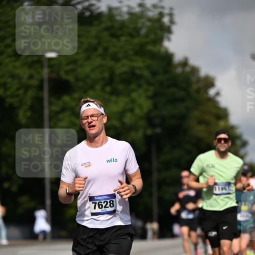 29.06.2025 - hella hamburg halbmarathon Dr. Thomas Lammeyer http://msf.ph/oto/8225617 29.06.2025 09:49:59 Kennedybrücke 1344, 1577, 1889, 2243, 4477, 4944, 5048, 5152, 5660, 7466, 7534, 7628, 7901, 8312, 8323, 10477, 10865, 10927, 11230, 11304 meine-sportfotos.de