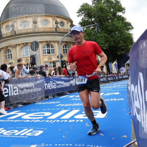 29.06.2025 - hella hamburg halbmarathon Strokosch-Dieckow http://msf.ph/oto/8225624 29.06.2025 10:30:52 Ziel 3379, 7055, 7880, 9381, 9508, 16508, 18871 meine-sportfotos.de