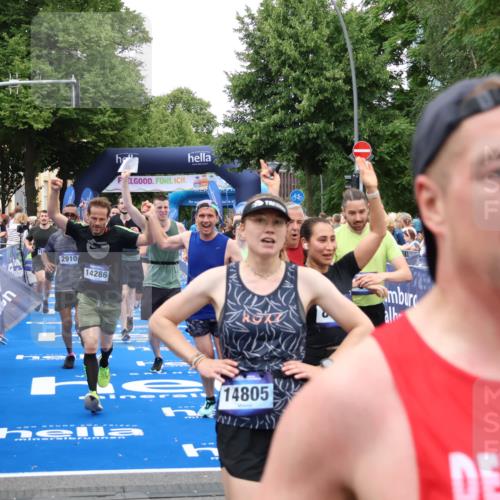 29.06.2025 - hella hamburg halbmarathon Zöllner http://msf.ph/oto/8225728 29.06.2025 10:52:56 Ziel 1257, 1258, 1657, 2099, 2444, 2814, 2910, 4557, 4558, 4770, 5077, 5907, 8139, 8720, 8955, 9065, 9163, 10724, 10811, 11217, 11992, 14198, 14286 meine-sportfotos.de