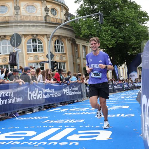 29.06.2025 - hella hamburg halbmarathon Strokosch-Dieckow http://msf.ph/oto/8225758 29.06.2025 10:30:55 Ziel 7880, 9381, 16508 meine-sportfotos.de