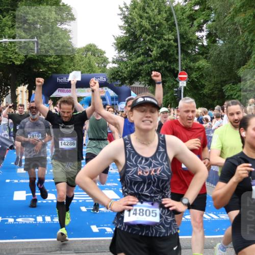 29.06.2025 - hella hamburg halbmarathon Zöllner http://msf.ph/oto/8225783 29.06.2025 10:52:56 Ziel 1257, 1258, 1657, 2099, 2444, 2814, 2910, 4557, 4558, 4770, 5077, 5907, 8139, 8720, 8955, 9065, 9163, 10724, 10811, 11217, 11992, 14198, 14286 meine-sportfotos.de